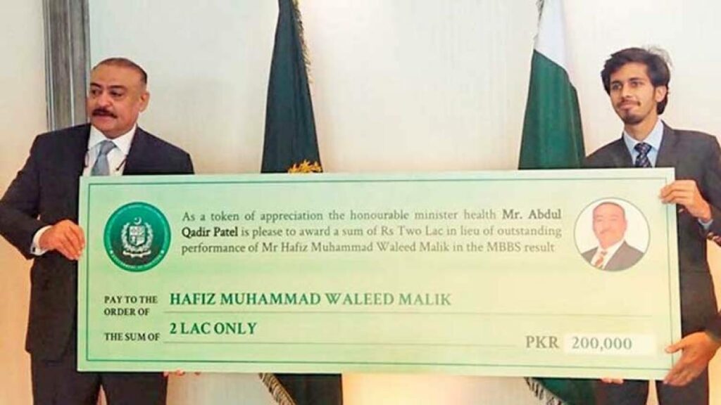 Dr Waleed Malik MBBS Graduate With 29 Gold Medals Still Jobless