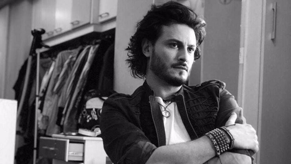 Actor Osman Khalid Butt recieves AI-Generated Condolences from ChatGPT After his Father’s Death