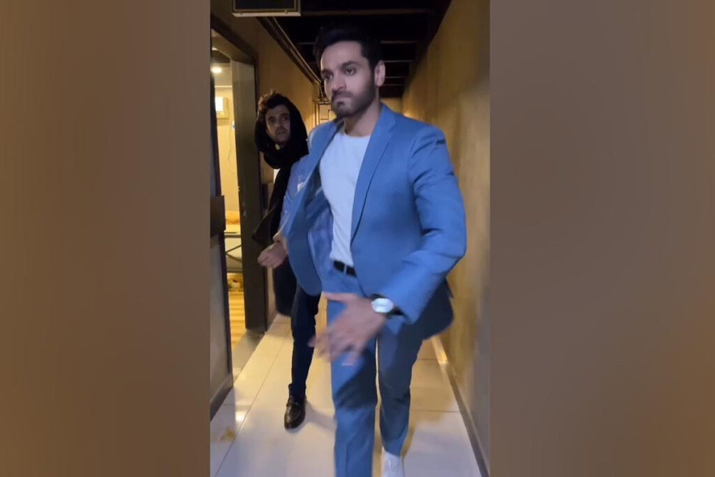 Umer Aalam and Wahaj Ali’s Recreation of Iconic Scene from Tere Bin Takes the Fans Go Crazy