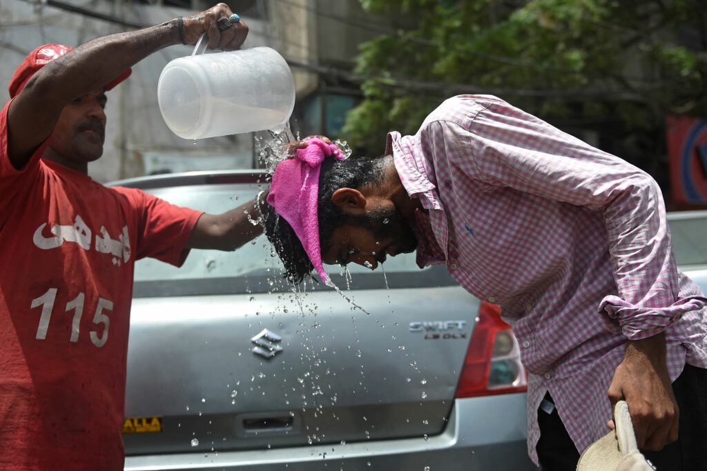 Weather Report: Heatwave Sweeps Across Pakistan, Karachi Records 30 Degrees Celsius