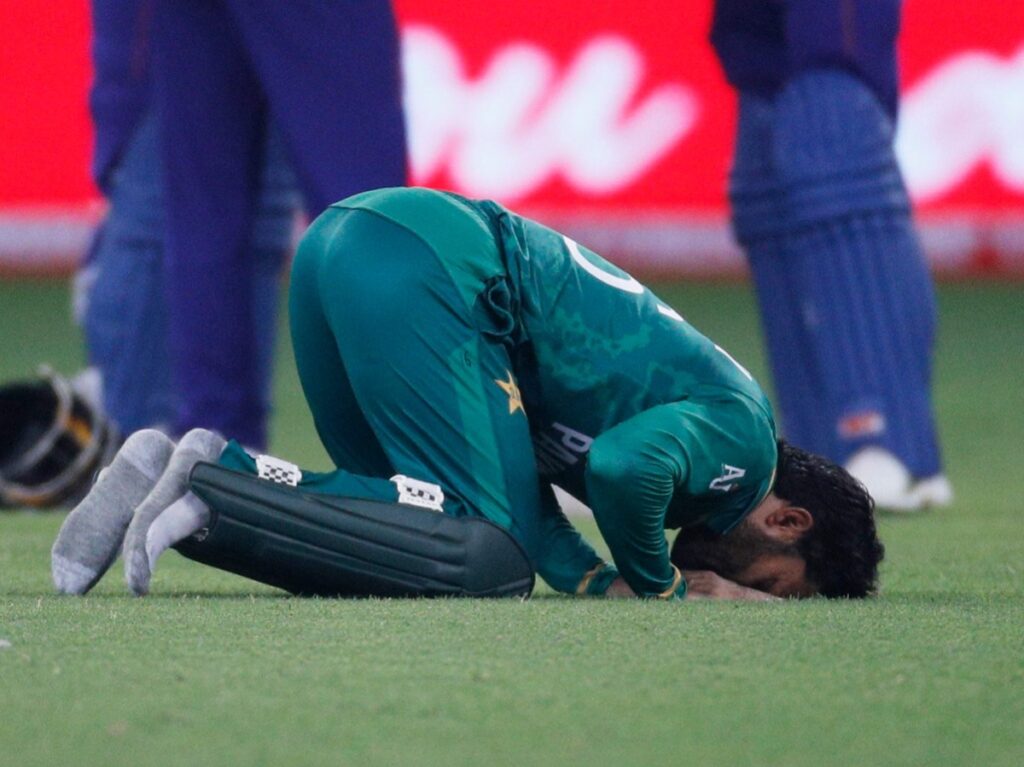 Pakistani Cricket Star Mohammad Rizwan’s video of Namaz on the Streets of the US goes viral