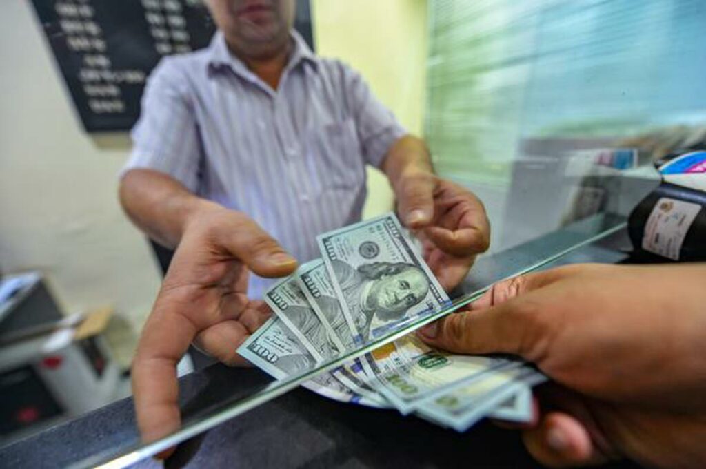 Pakistani Rupee Tumbles 0.6% Against US Dollar