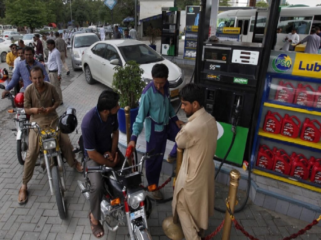 Petrol Price in Pakistan Reduced: New Rates Effective from September 1, 2024