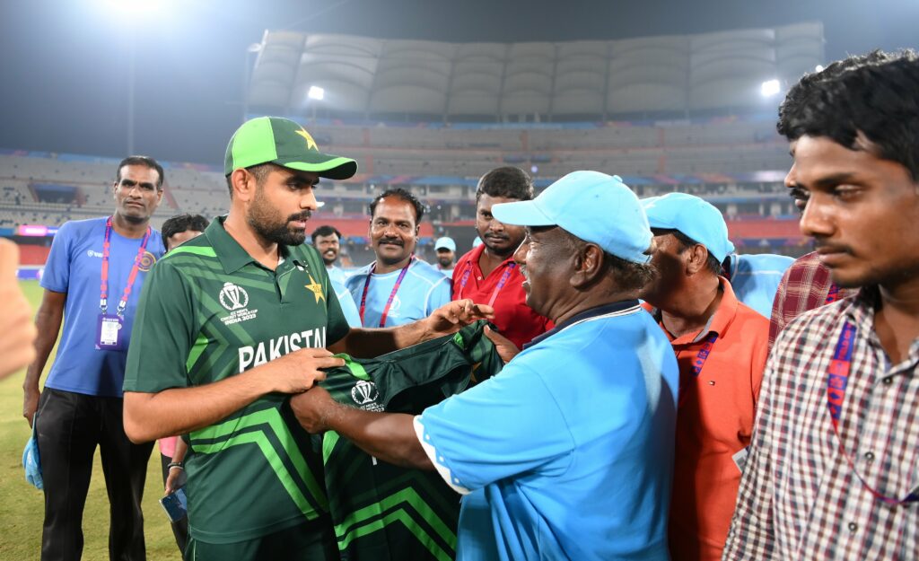 Babar Azam Gifts Jersey to Ground Staff in Hyderabad in Heartwarming Gesture