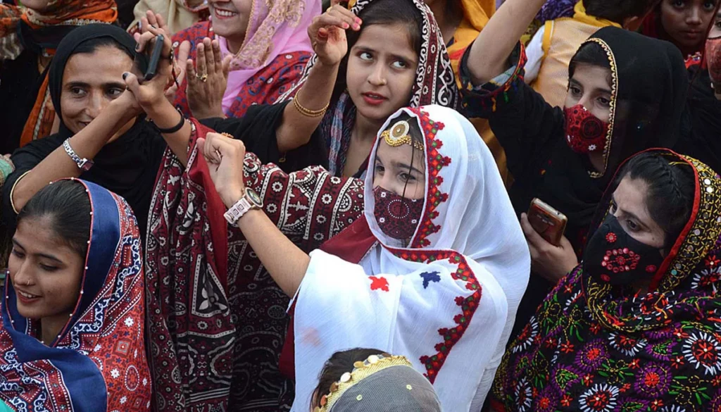Mach Kachehri 2023: Cultural Bonfire Events Illuminate Sindh with Vibrant Celebration