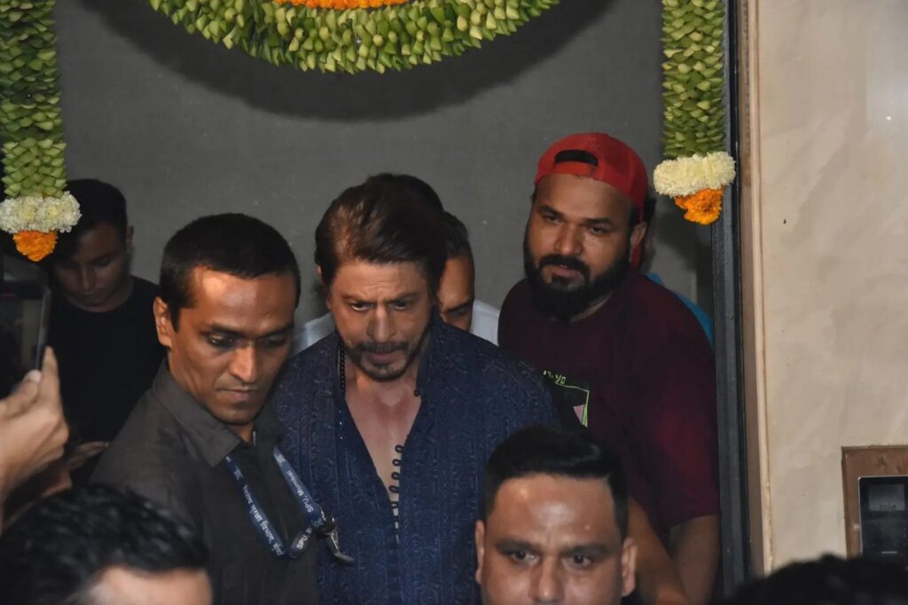 Shah Rukh Khan Wears Pakistani Designer Faraz Manan’s Creation, Sets Social Media Abuzz