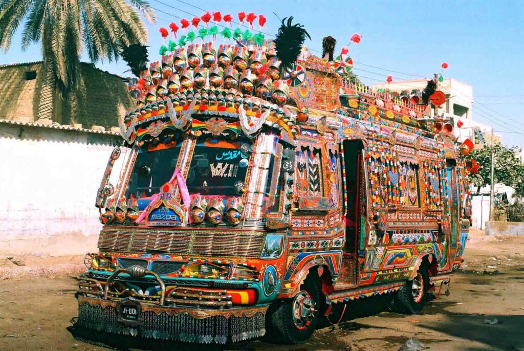 Karachi W-11 Mini Bus Route, Fare, and More