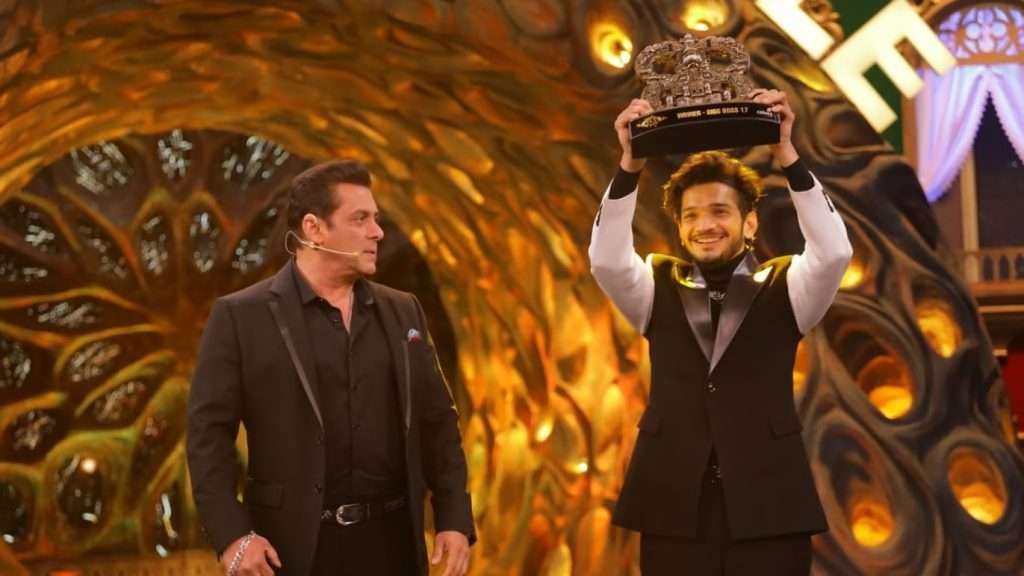 Munawar Faruqui Wins Bigg Boss 17 Trophy & Rs. 50 Lakh Prize Money on Birthday!