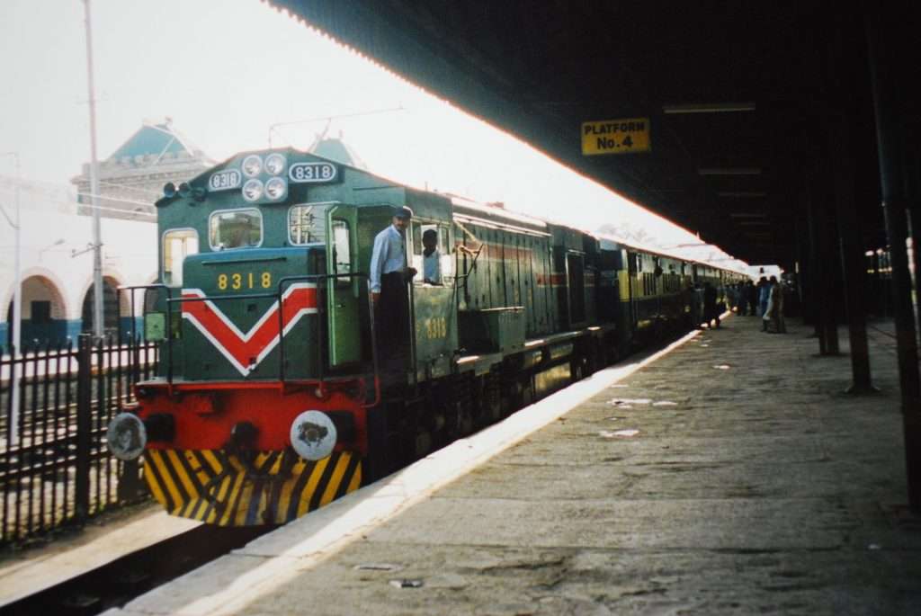 Karachi to Gujrat: Train Ticket Prices and Timings in 2024