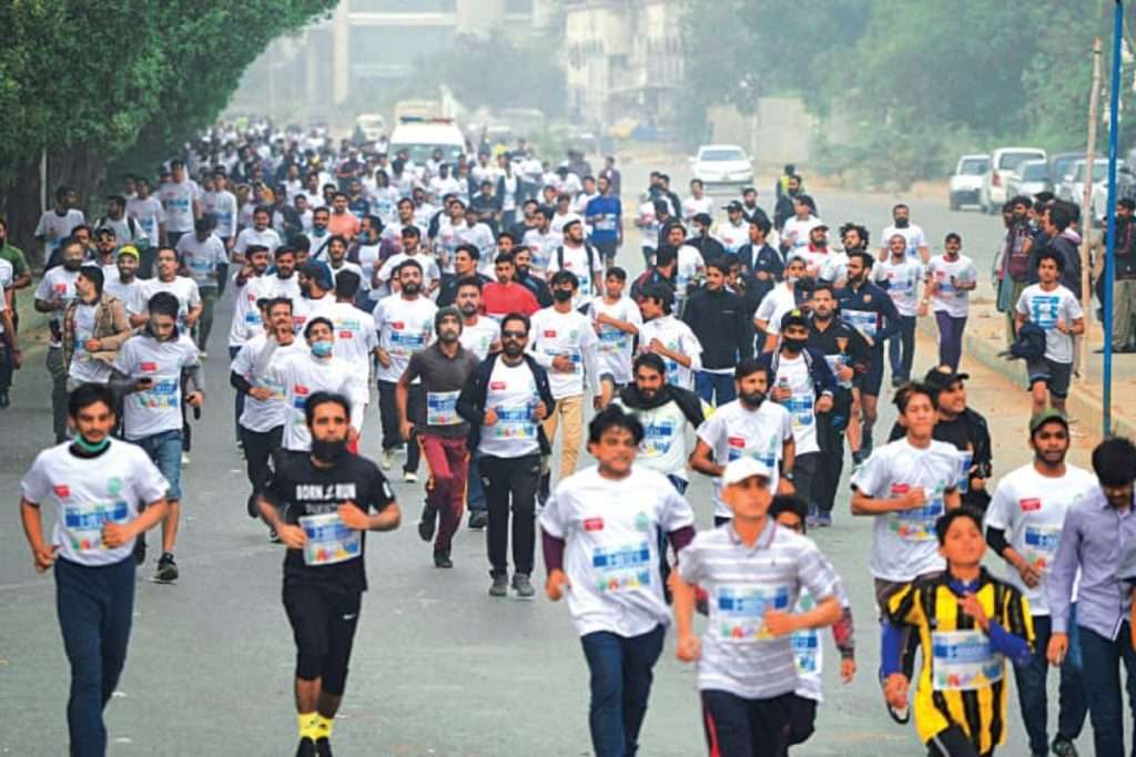 Karachi Makes History with First World Athletics Marathon, Over 1,000 Runners Race!