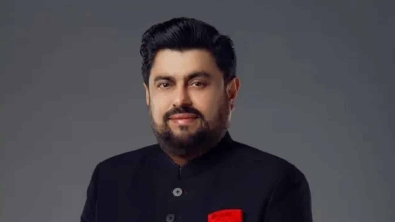 street-crime-victims-in-karachi-to-get-free-bikes-and-cell-phones