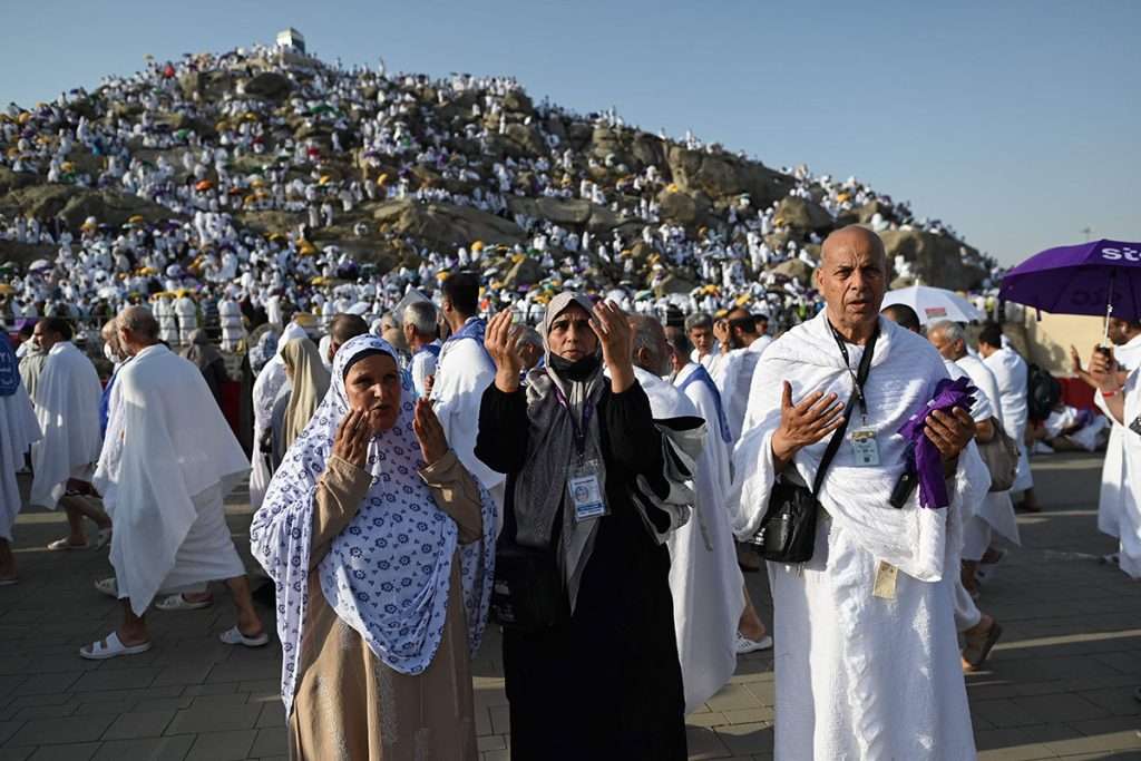 Hajj 2024: Pakistani Pilgrims Cautioned Against Political Slogans at Holy Sites
