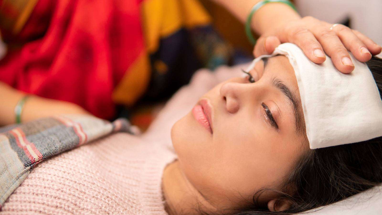 Unpredictable Karachi Weather Triggers Spike in Nose & Throat Issues!