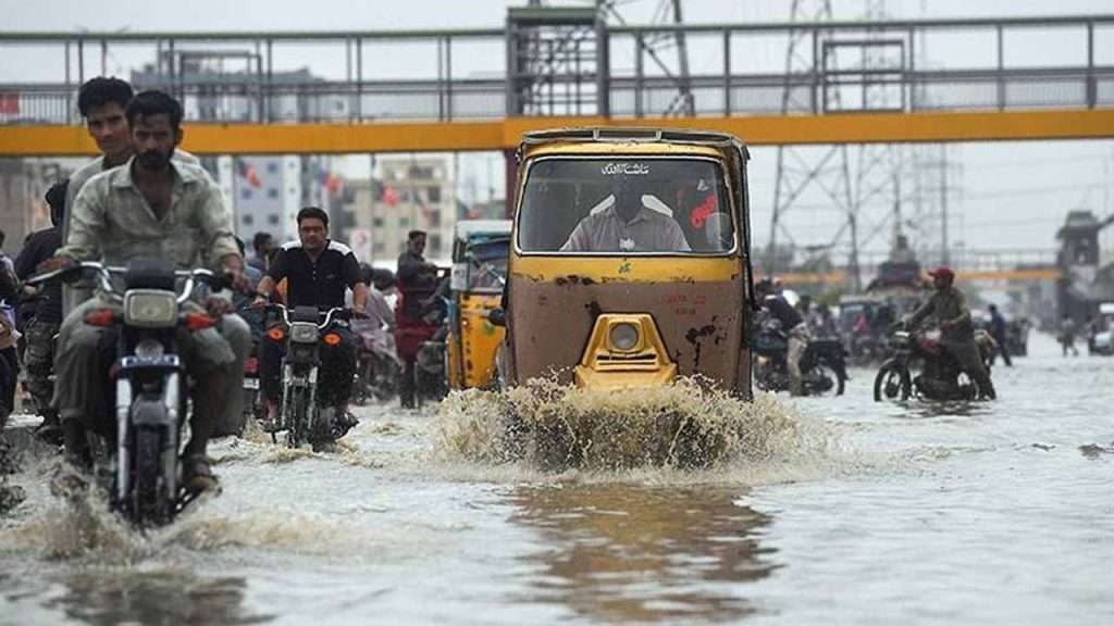 Weekend Rain Alert! Karachi & Sindh Brace for Refreshing Downpours