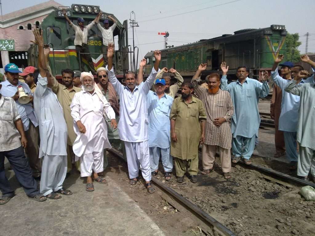 Pakistan Railways Fares Reduced by 10% After Fuel Price Drop