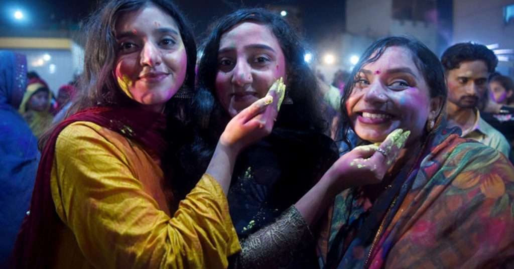 Holi Package Announced for Hindu Families in Pakistan