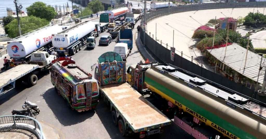Karachi Bus Stops to be Relocated Outside City; Heavy Traffic Banned During Daytime