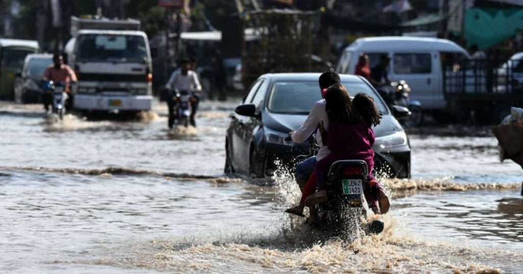 Monsoon Alert Issued Amid Rising Temperatures and Poor Air Quality in Karachi