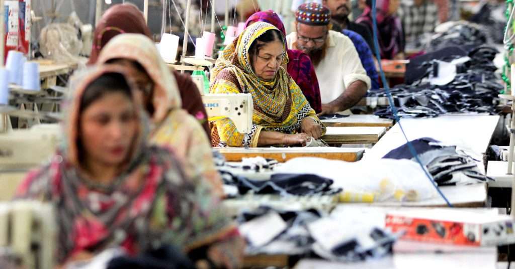 Minimum Wage in Pakistan Rises to Rs 37,000 in the Budget 2024-25