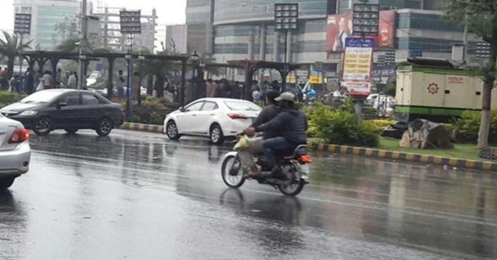 Light Rain and Drizzle Expected in Karachi Today