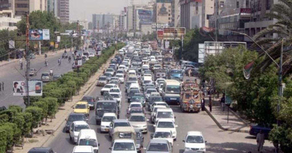 Fire at Kashif Center Building on Shahrah-e-Faisal Causes Traffic Disruption