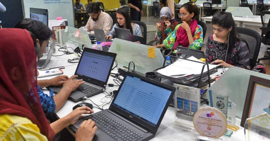 Social Media Down in Pakistan: Slow Speeds and Outages Affect Major Cities