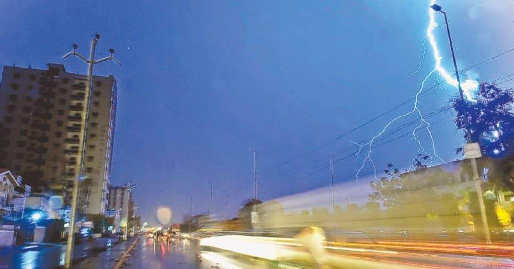 Light to Moderate Rainfall Expected in Next 24 Hours in Karachi