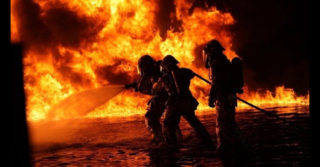 Breaking News: Fire in Karachi SITE Area Plastic Factory