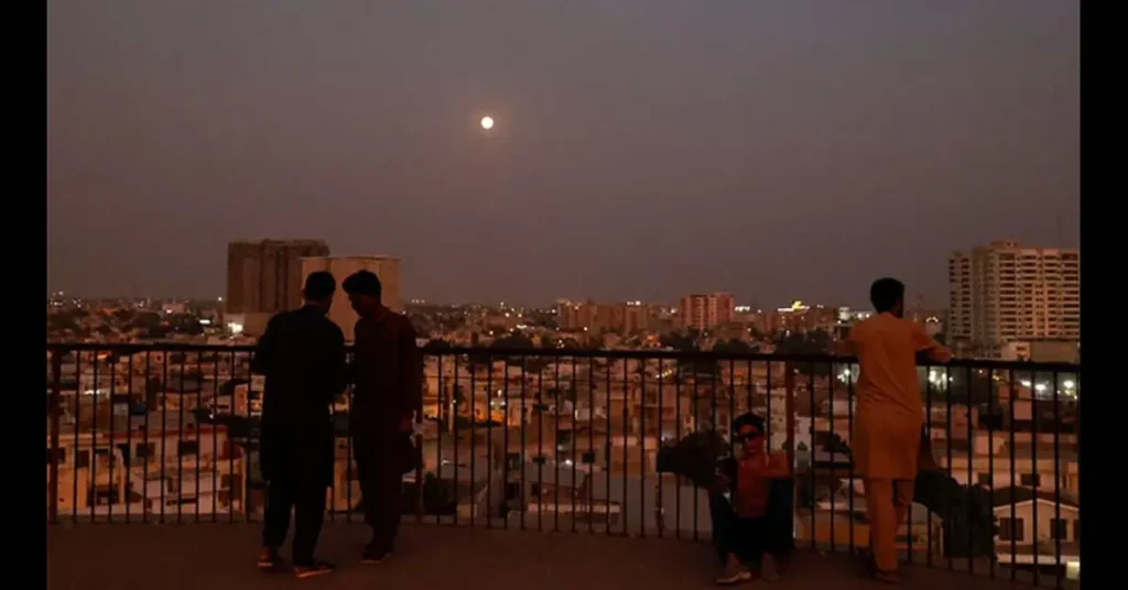 Weather Update: Winter in Karachi Brings Cool Nights and Clear Skies