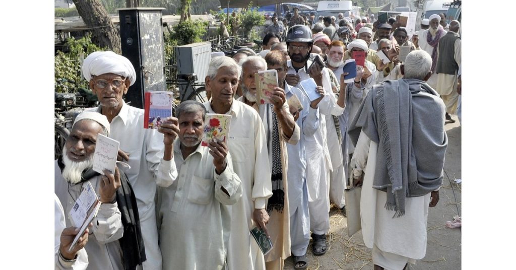 Retirement Age in Pakistan for Government Employees Likely to Be Reduced