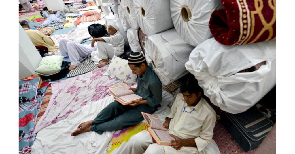 I’tikaf 2025 in Pakistan Begins Today – Mosques Complete Arrangements & Registration