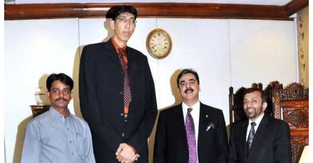 Naseer Soomro, One of the Tallest Men in the World, Passed Away