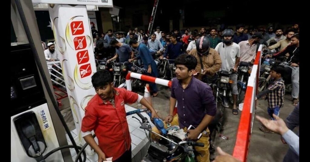 Petrol Price in Pakistan Shoots Up Again – Here’s What You’ll Pay from May 16!