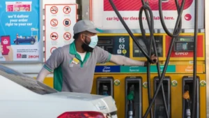 Petrol Price in Pakistan Remains Unchanged as Diesel and Kerosene Rates Drop