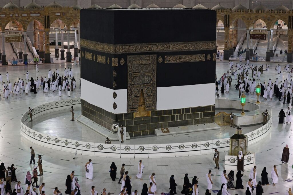 Barriers Placed Around Holy Kaaba for Scheduled Kaaba Maintenance in Makkah