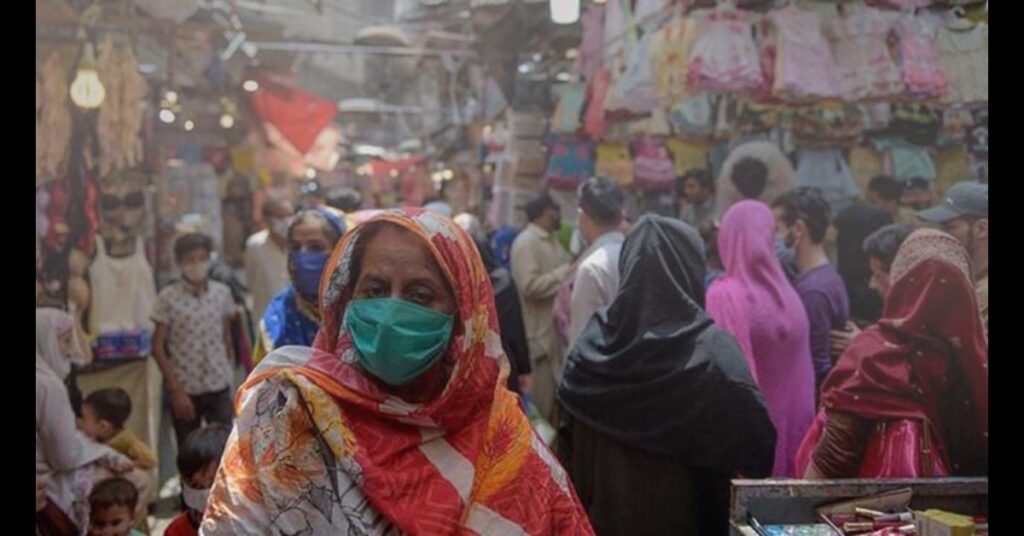 Lahore Market Timings Changed as AQI Hits Hazardous Levels