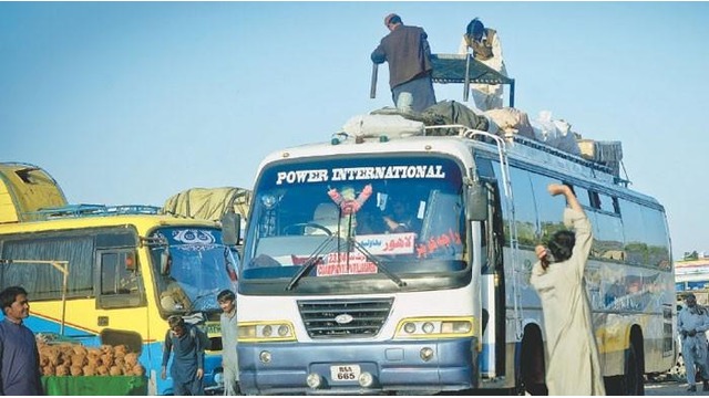Traffic Police Issue E-Tickets for Intercity Buses Entering Karachi
