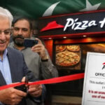 Defence Minister Khwaja Asif Inaugurates Fake Pizza Hut in Sialkot, Trolled Online