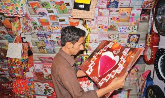 Where to Buy 90s Style Eid Cards in Pakistan? 2026 Guide to Retro Bazaars & Online Shops