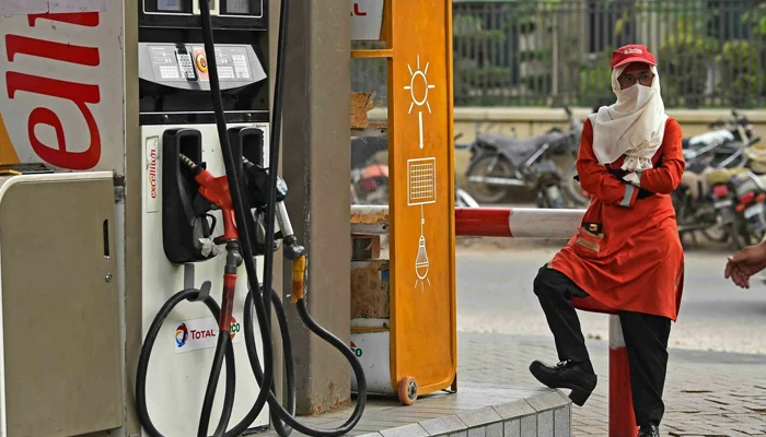 Pakistan Petrol Prices Skyrocket – Government Eyes 3-Day Weekends and Mandatory Work From Home, Final Announcement Today