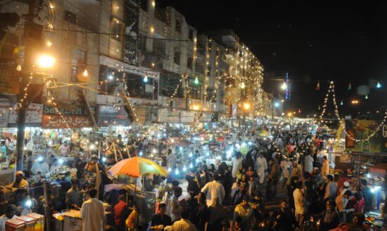 Karachi Chand Raat 2026: Security High as Markets Hit Peak Chaos for Eid in Pakistan