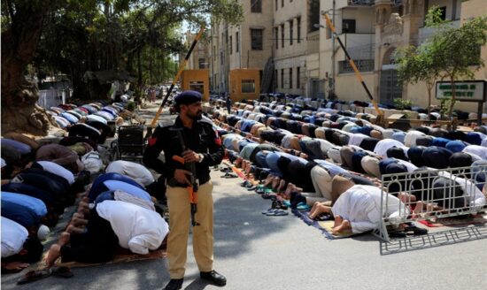 Karachi High Alert During Friday Prayers: Sindh Police Directs Reporting of Suspicious Activities to Helpline 15