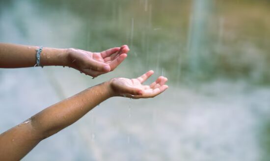 Karachi’s Weather Turns Pleasant as Light Rain Witnessed in Multiple Areas