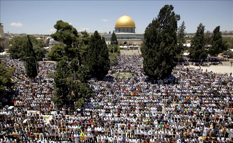 Al-Aqsa Mosque Friday Prayers Banned by Israel Amid Escalating Iran War