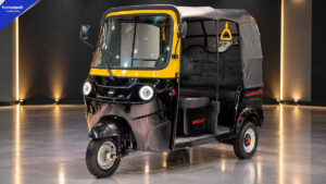 200cc Rickshaw Launched in Pakistan with Digital Dashboard and Reverse Camera