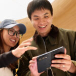 iPhone Duo Reaches Apple Stores Worldwide, Crowds Gathered for Hands-On Demos