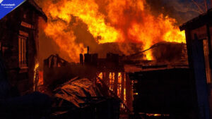 Karachi: Gulistan-e-Johar Furniture Market Fire Spreads to Residential Building