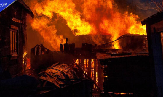 Karachi: Gulistan-e-Johar Furniture Market Fire Spreads to Residential Building