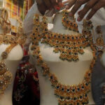 Gold Prices Fall by Rs 3,000 Per Tola Across Pakistan