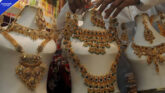 Gold Prices Fall by Rs 3,000 Per Tola Across Pakistan